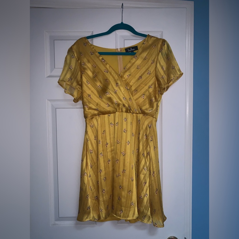 Lulu’s short fit and flare yellow floral dress
